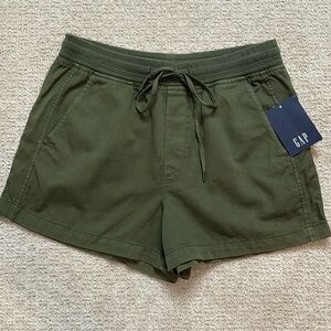 New Gap shorts size small